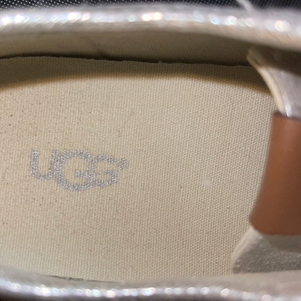 UGG Mikki Sterling Metallic Silver Low Top Sneakers youth Size 5 #1011823K - Picture 10 of 11